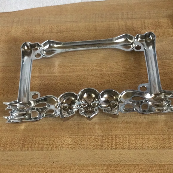 New Pilot Automotive Motorcycle Skull - Flames License Frame - Picture 11 of 11